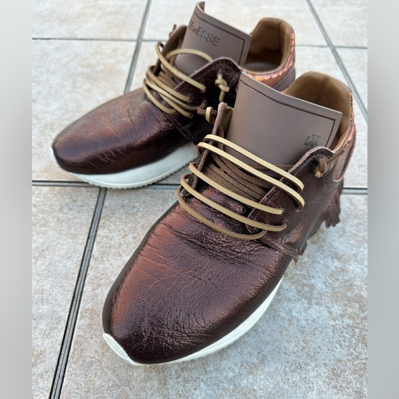 esseutesse leather fringe sneaker